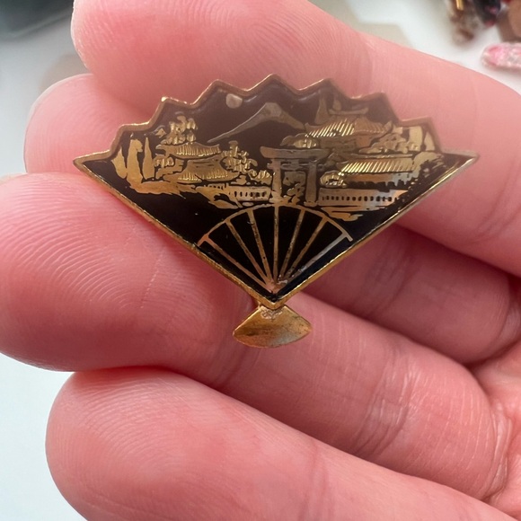 Signed Japan Vintage Black and Gold Fan Brooch and Earring SET - Picture 4 of 4